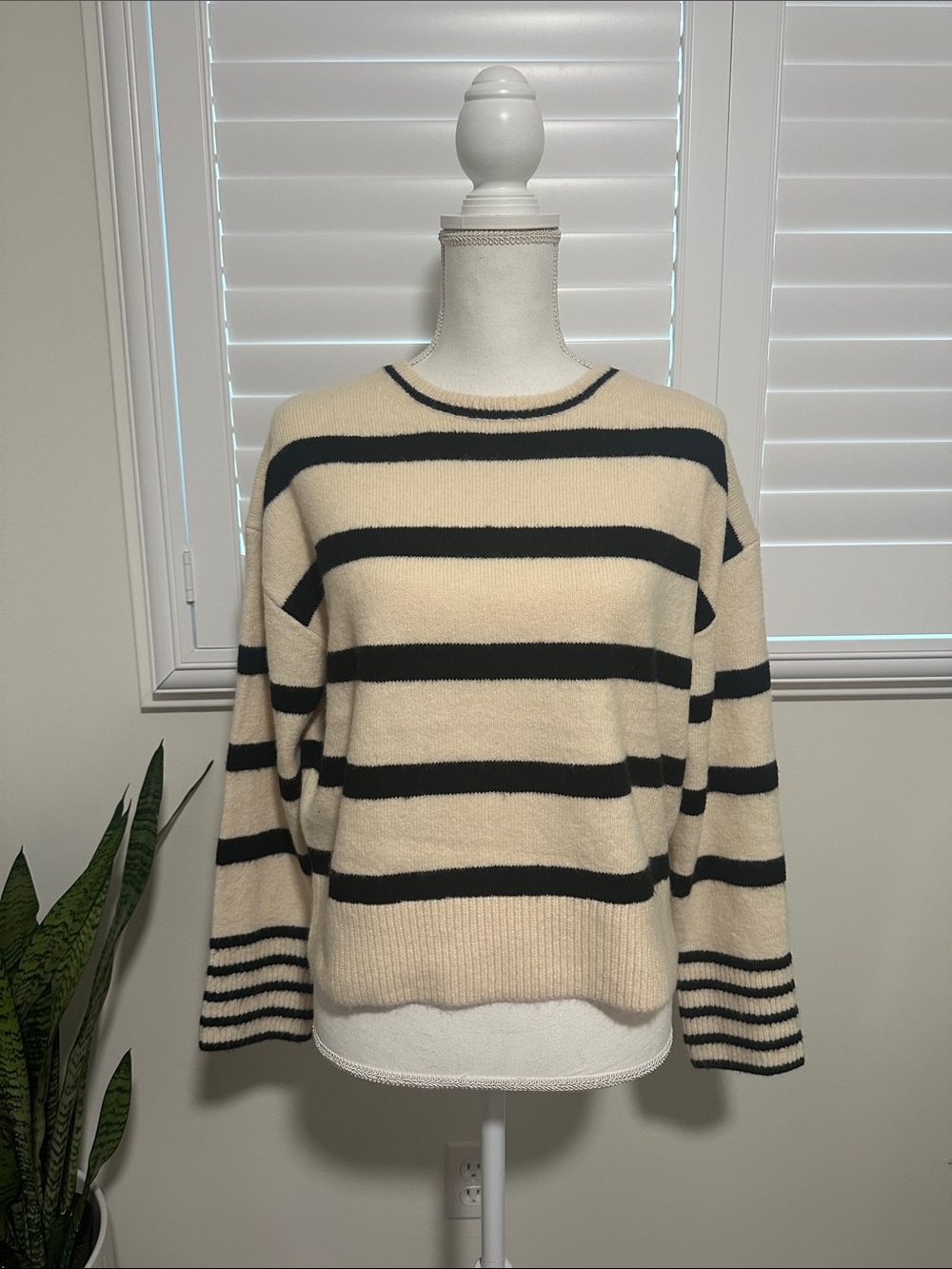 Express Cream and Black Striped Crewneck Sweater | A13